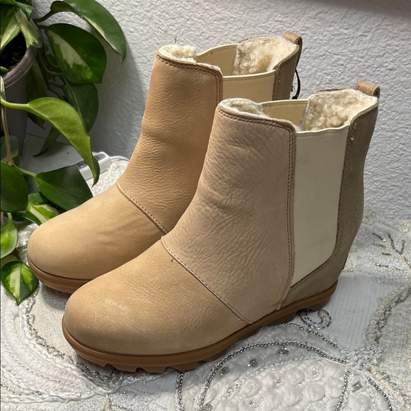 NWT Sorel ARCTIC™ WEDGE II CHELSEA LUX BOOT​ - Picture 9 of 16